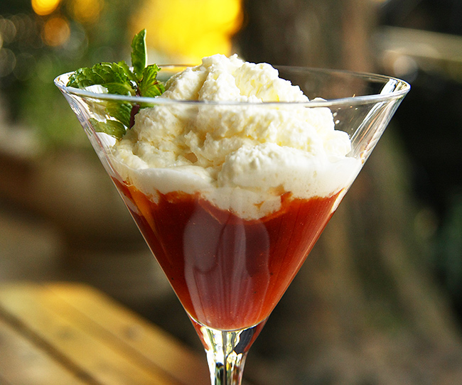 Espuma de queijo branco com goiabada quente