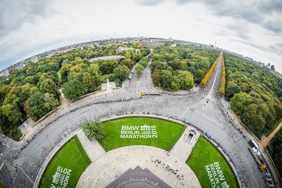 Plana, a Maratona de Berlim é considerada uma das provas mais rápidas do mundo. Os últimos recordes masculinos foram batidos nela (Crédito: Site Oficial/Norbert Wilhelmi)