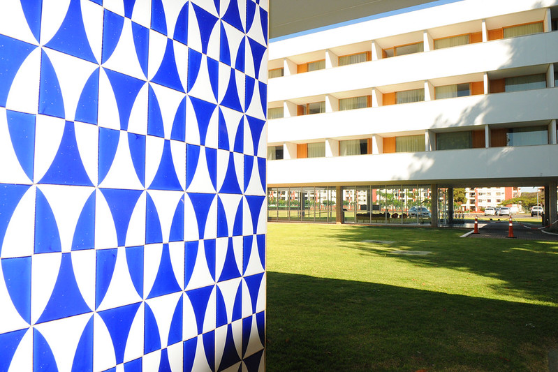 Área externa do Brasília Palace Hotel, com destaque para traços modernista
