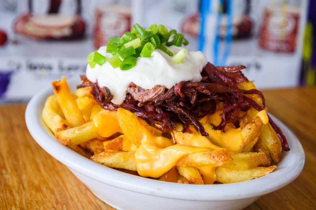 Pastrami Fries do Z Deli, em SP