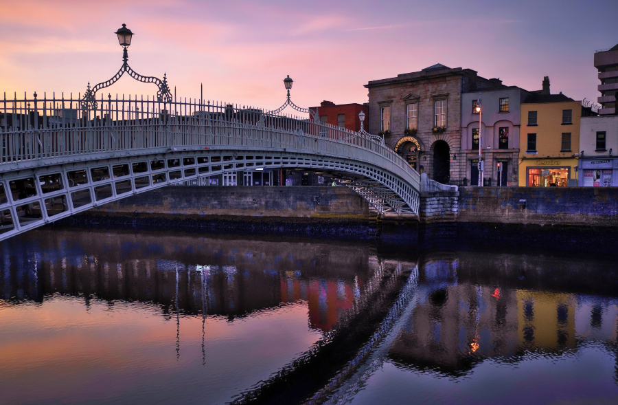 Entardecer na Ha'penny Bridge, em Dublin
