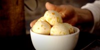 Aprenda a preparar o delicioso pão de queijo da Serra da Mantiqueira